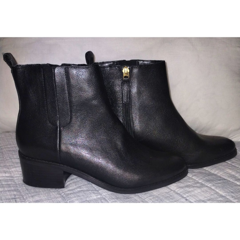 Women's Cole Haan Addie Round Toe Zippered Ankle Boots (Size 8B)